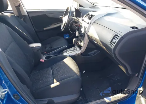 2010 Toyota Corolla S z USA, uszkodzony, nr VIN 2T1BU4EE5AC478379